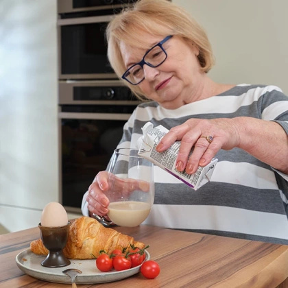 Nutrego FORTE 12 x 330 ml o smaku poziomki KRÓTKA DATA