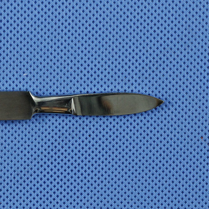 Skalpel chirurgiczny 2 cm - metalowy, spiczasty